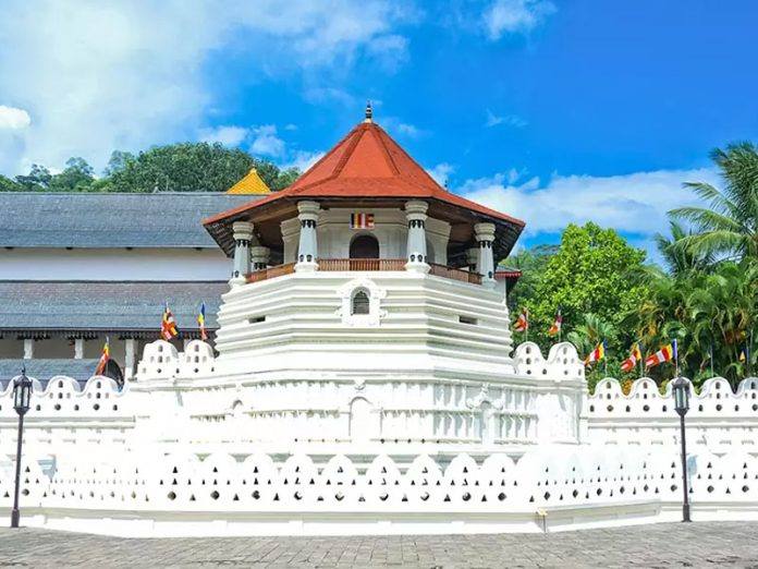 බුදු දහමට හා ශාසනික චිර පැවැත්මට හානිකර අයුරින් හා දළදා ඉතිහාසය විකෘති වන ආකාරයෙන් කුරුණෑගල පොතුහැර ඉදිකෙරෙන දළදා මාලිගාව ”පිලිබඳ නීතිමය පියවර ගැනීමට ජනාධිපතිවරයා කටයුතු කරයි.