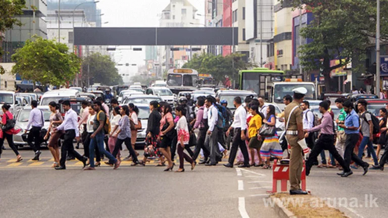 මෙරට ජනගහනයෙන් 55%ක් අවදානම් දර්ශකයේ