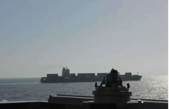 ඉරාන ධජය සහිත නෞකාවක් අමෙරිකානු නාවික හමුදා භාරයට